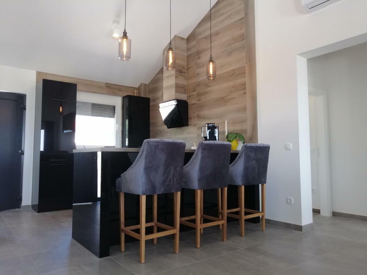 Villa Orao Kaštel Novi Exteriör bild