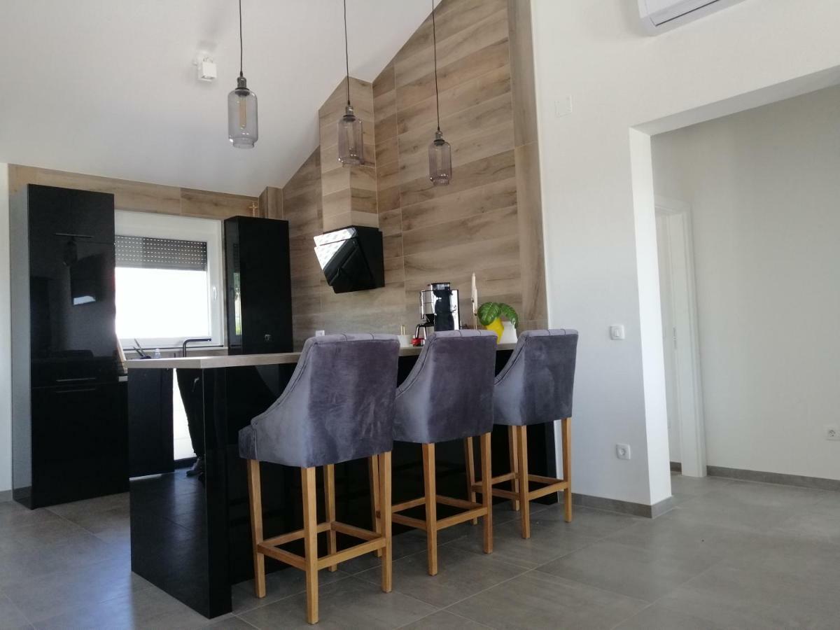 Villa Orao Kaštel Novi Exteriör bild