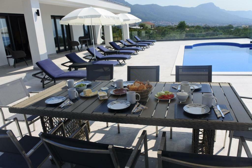 Villa Orao Kaštel Novi Exteriör bild