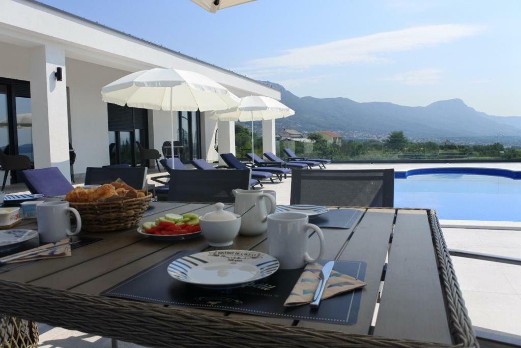 Villa Orao Kaštel Novi Exteriör bild
