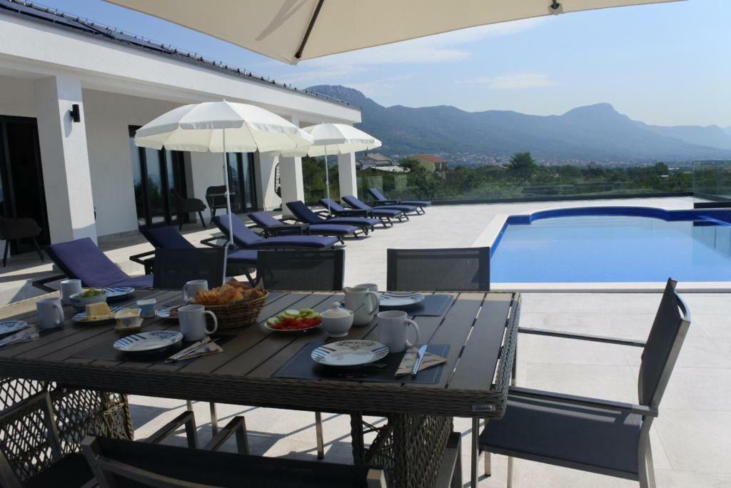 Villa Orao Kaštel Novi Exteriör bild
